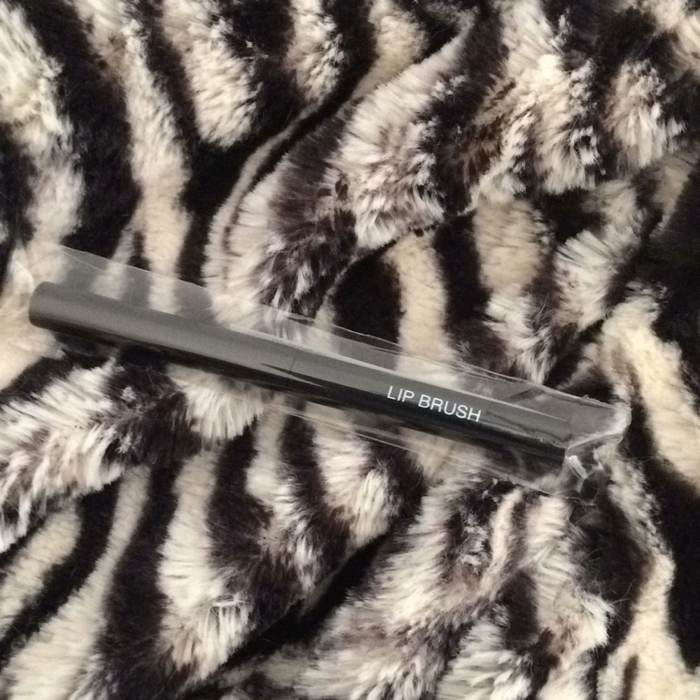Younique Makeup Lip Brush -New !